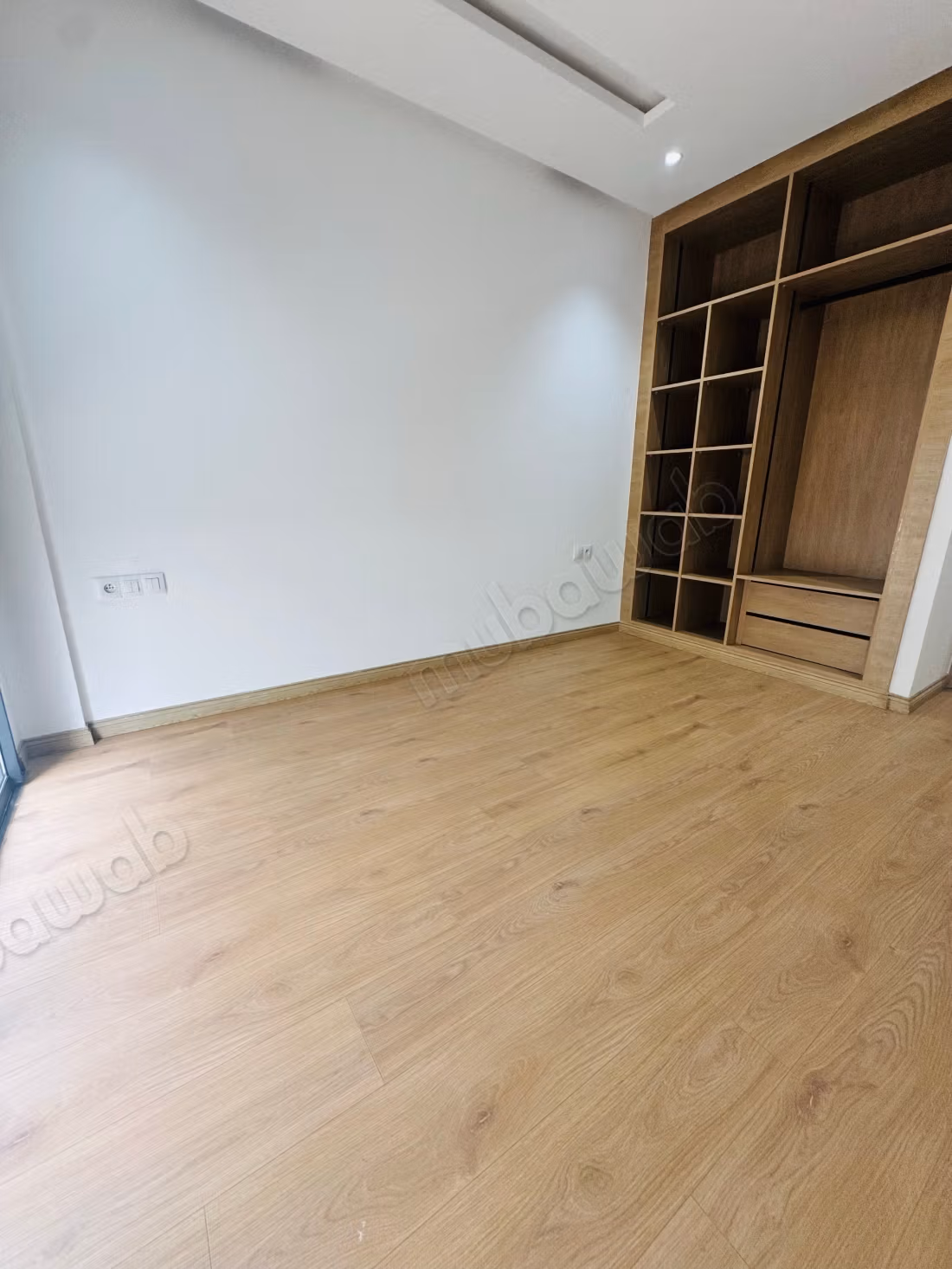 Vendita di un bel appartamento a Bourgogne Ouest. 1 bella camera. Sistema satellitare e salotto marocchino