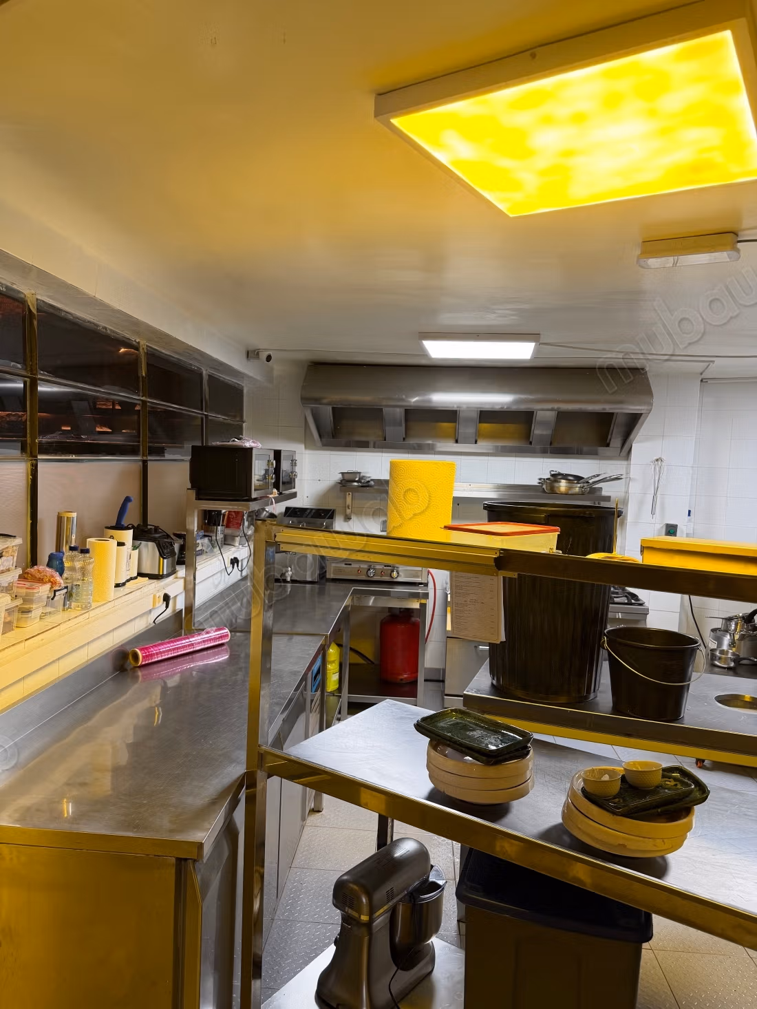 Vend local commercial à Guéliz. Superficie 130 m². Résidence sécurisée