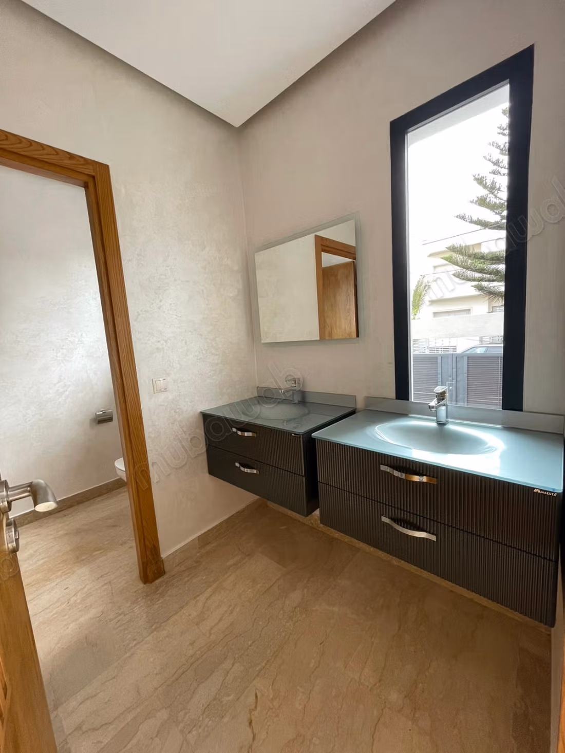 Studio for sale in Beausejour next to CFC