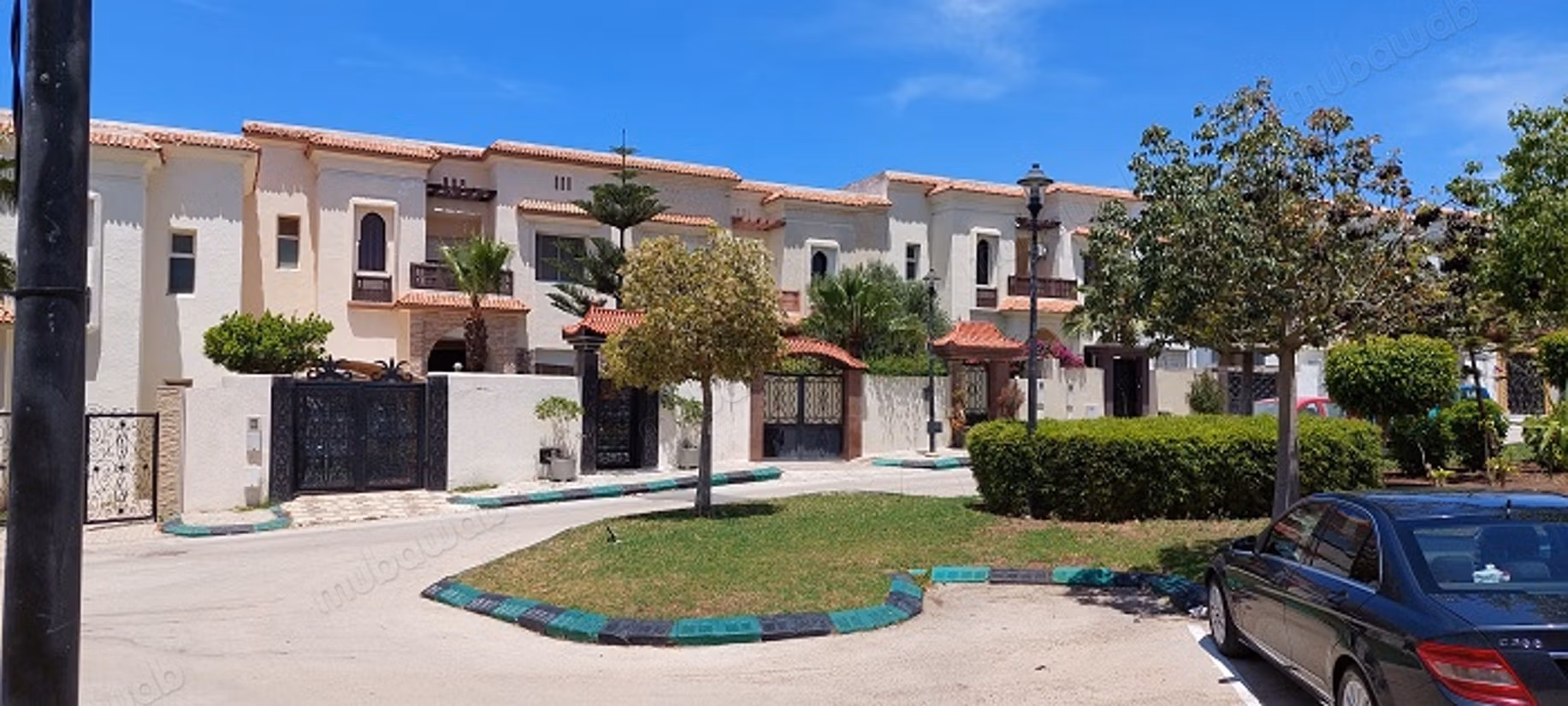 Villa with pool in a secured residence