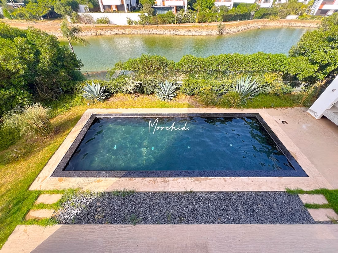 Villa Te Huur met Uitzicht op het Meer in Groene Stad Bouskoura