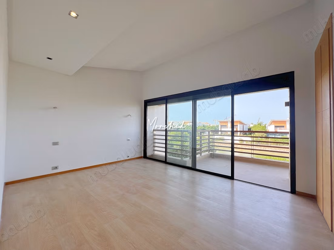Villa Te Huur met Uitzicht op het Meer in Groene Stad Bouskoura