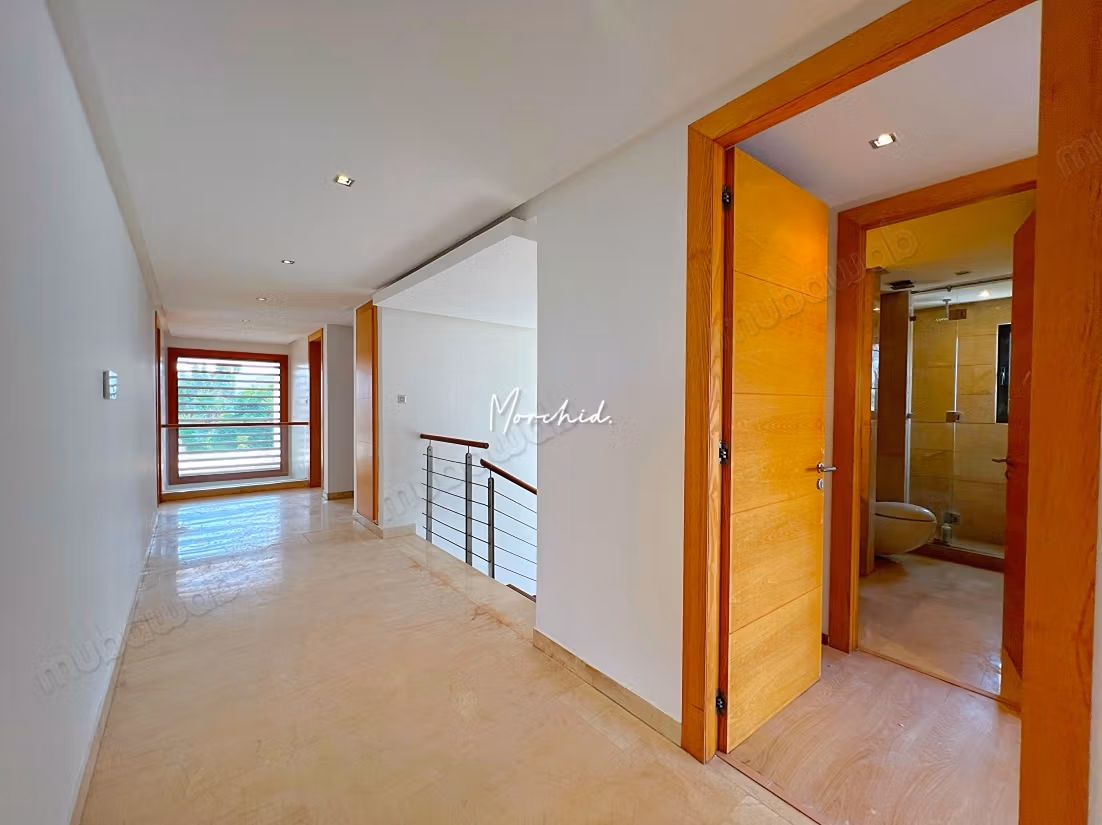 Villa Te Huur met Uitzicht op het Meer in Groene Stad Bouskoura