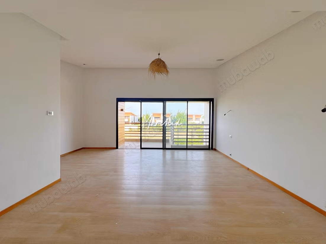 Villa Te Huur met Uitzicht op het Meer in Groene Stad Bouskoura