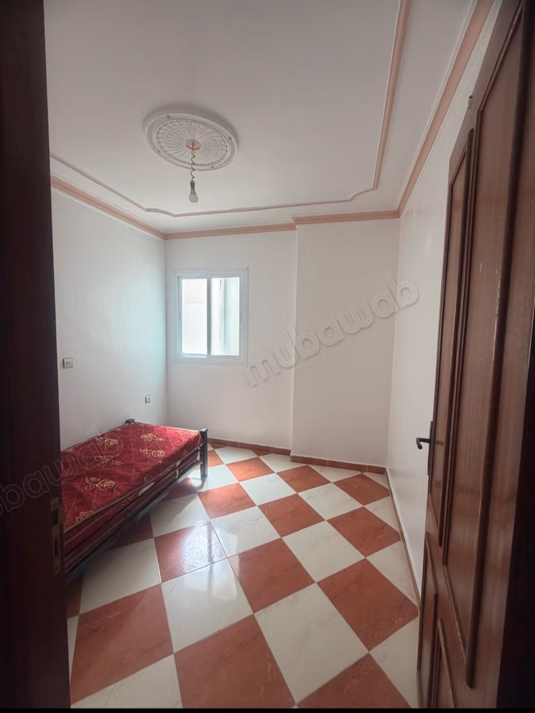 Mooie appartement te koop. 4 kamers. Parabool