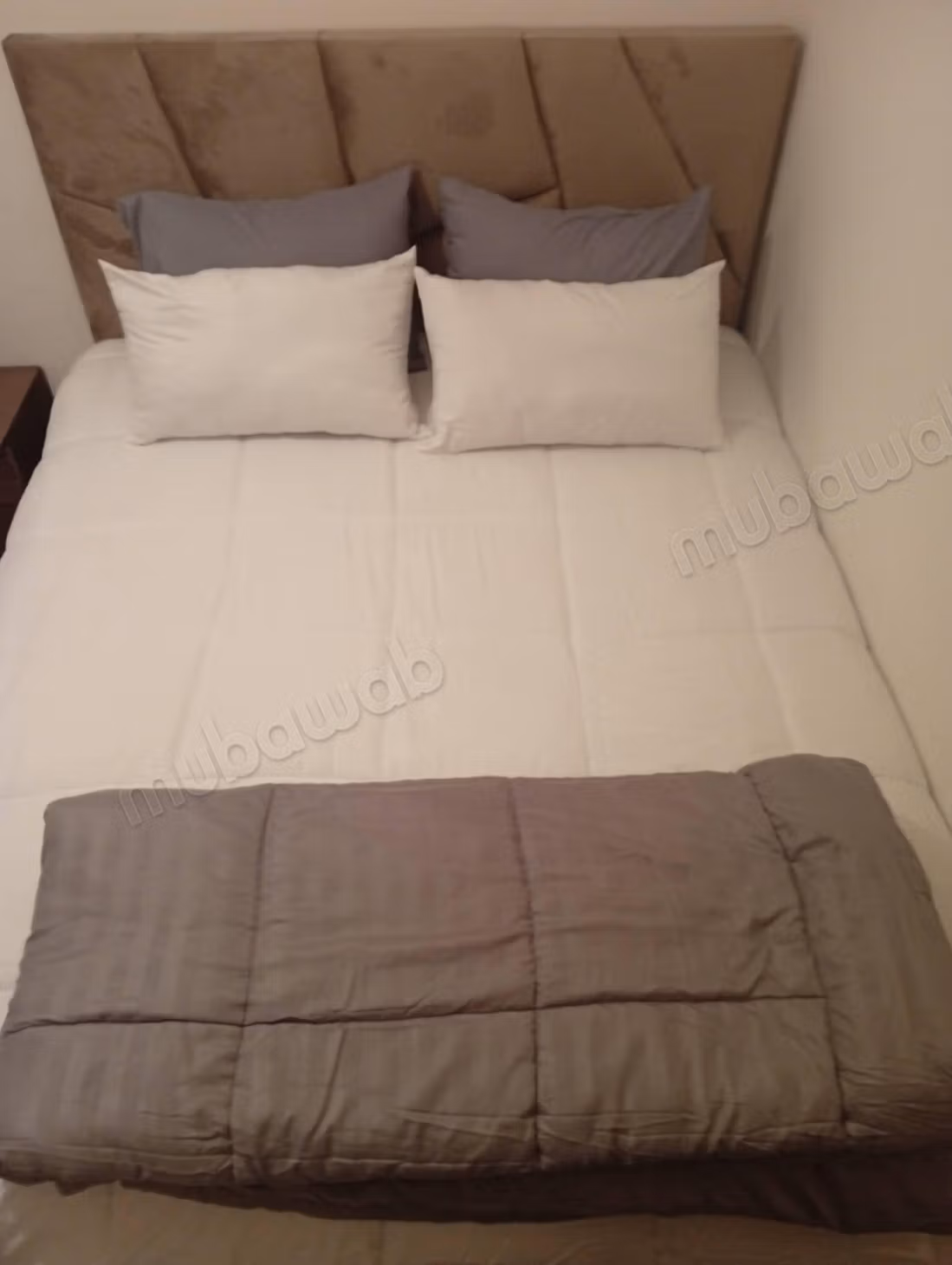 Appartamento in affitto ad Al Nakheel. 3 belle camere. Arredato con lenzuola nuove e tutto l'arredamento domestico con una grande terrazza e un ascensore nell'edificio.