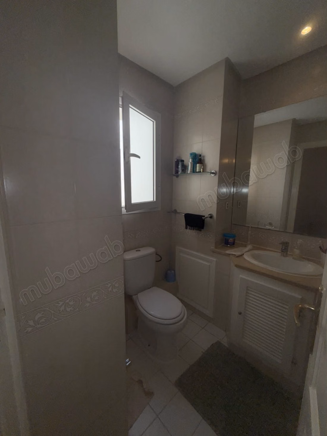 For sale an S2 apartment in Cité Enasser 2