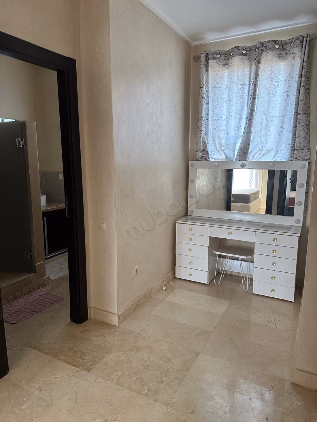 Appartement en vente à Route de l'Ourika. 
3 pièces. 
Cheminée et climatisation