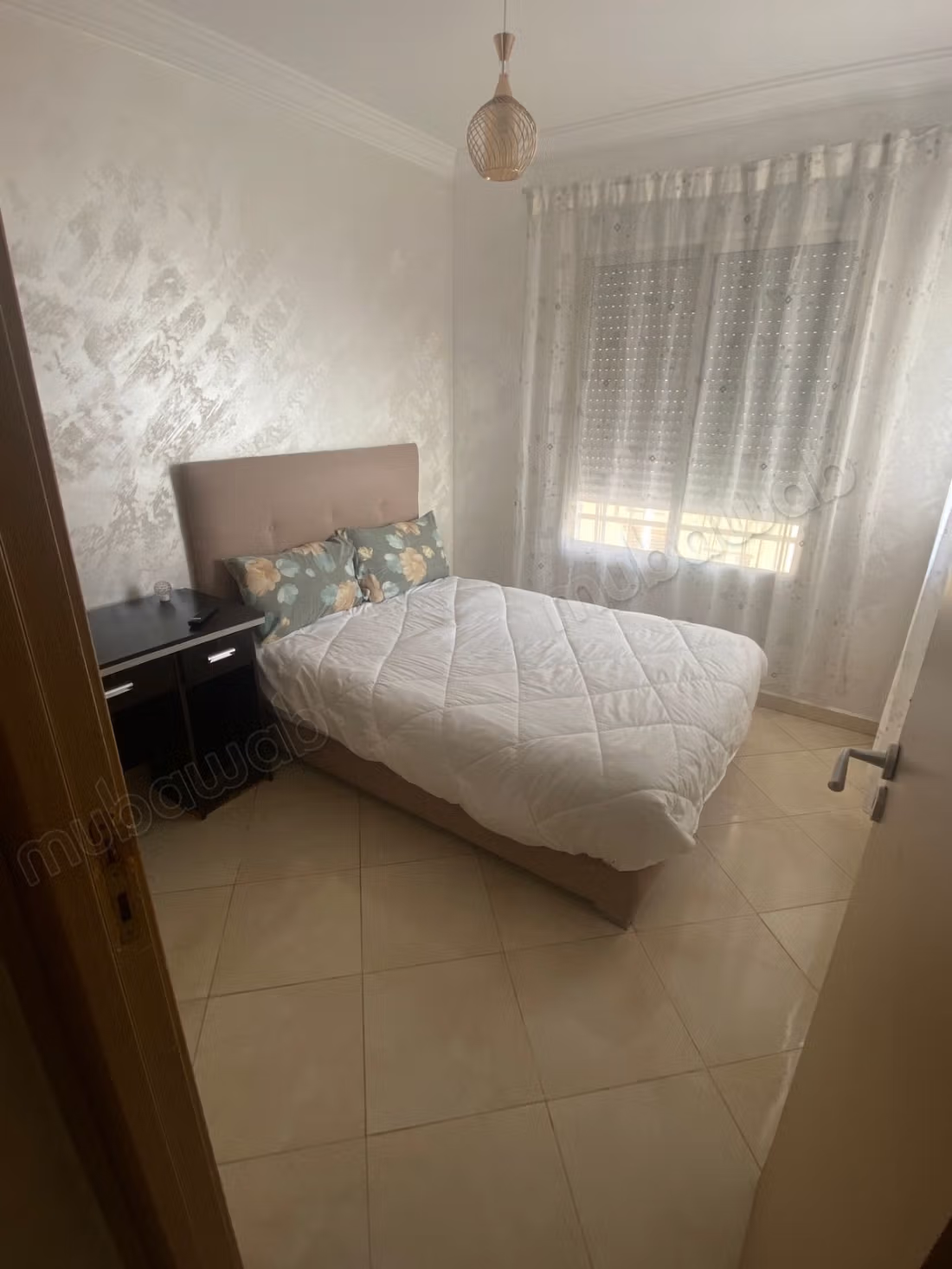 Appartementen te huur in de Industriële Wijk. 5 grote kamers. Traditionele lounge, algemene satellietschotel