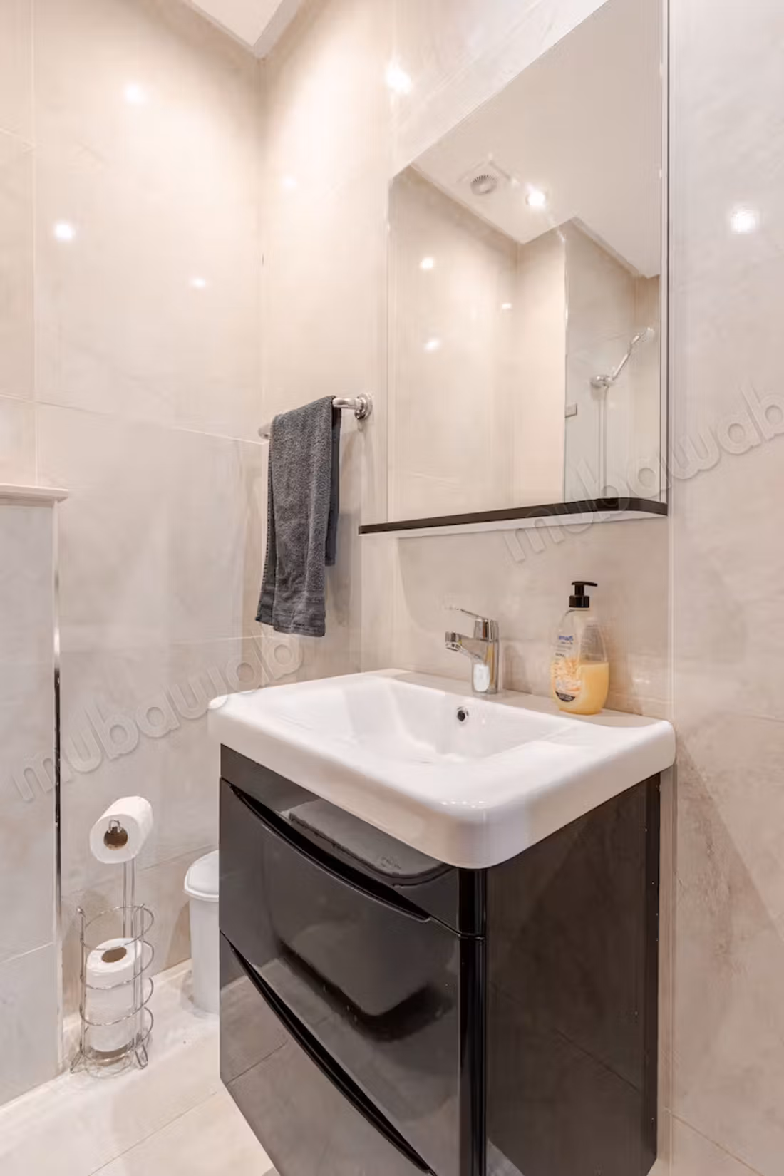 New high-end apartment with air conditioning, private parking