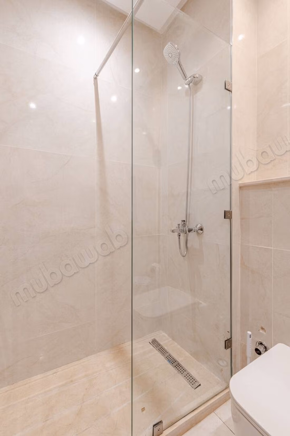 New high-end apartment with air conditioning, private parking