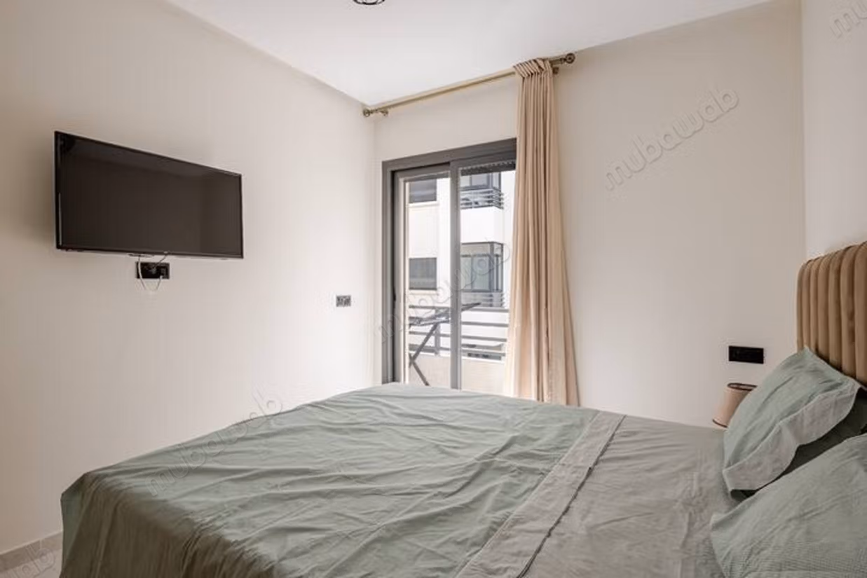 New high-end apartment with air conditioning, private parking
