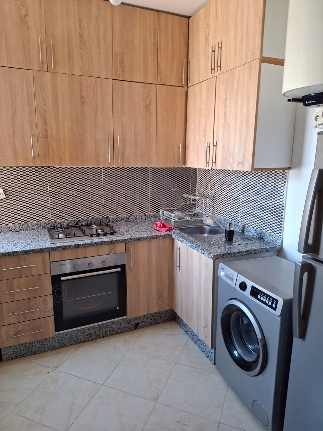Affitta questo appartamento a Mabrouka. 2 camere da letto accoglienti. Ben arredato