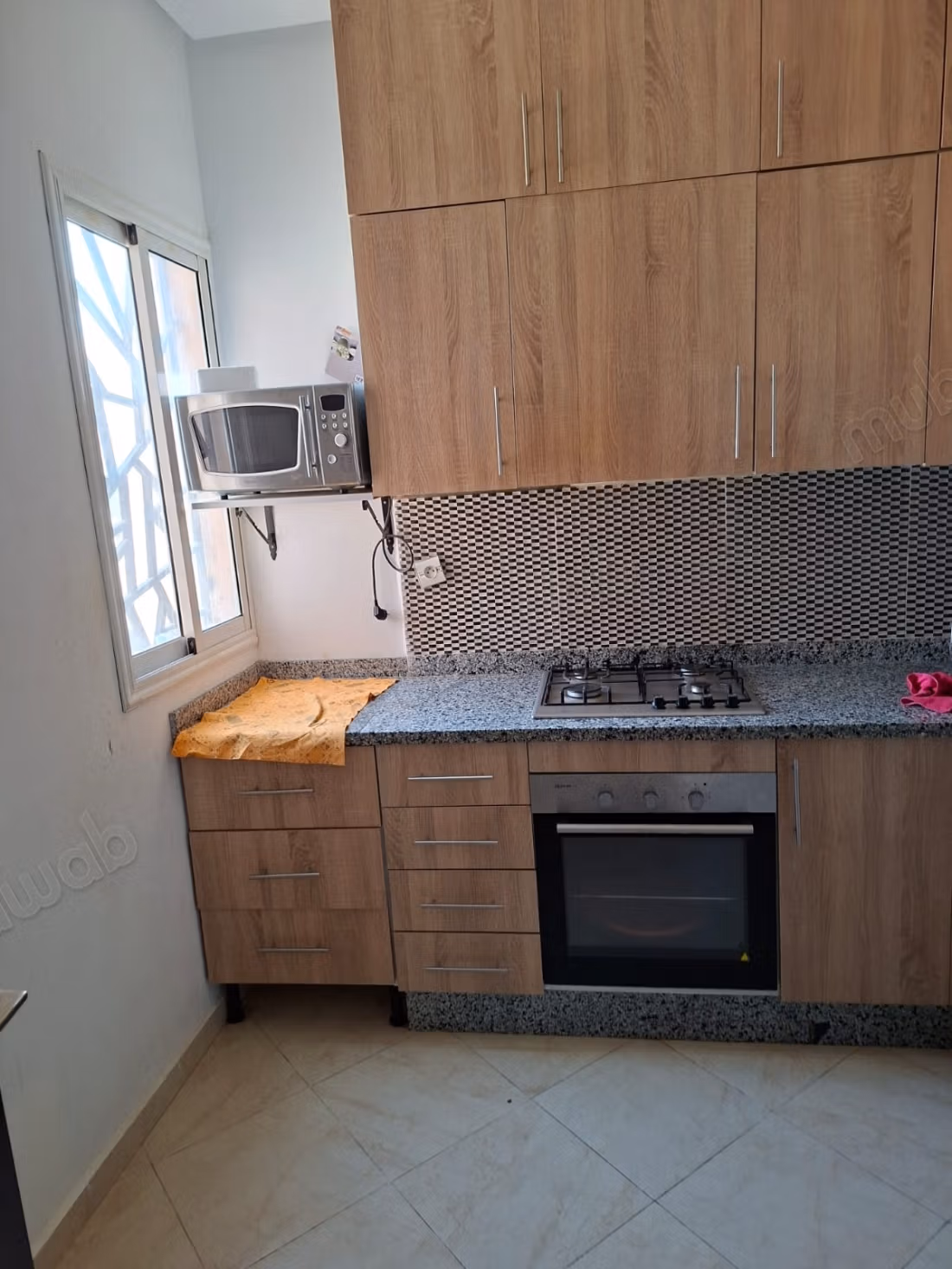 Affitta questo appartamento a Mabrouka. 2 camere da letto accoglienti. Ben arredato