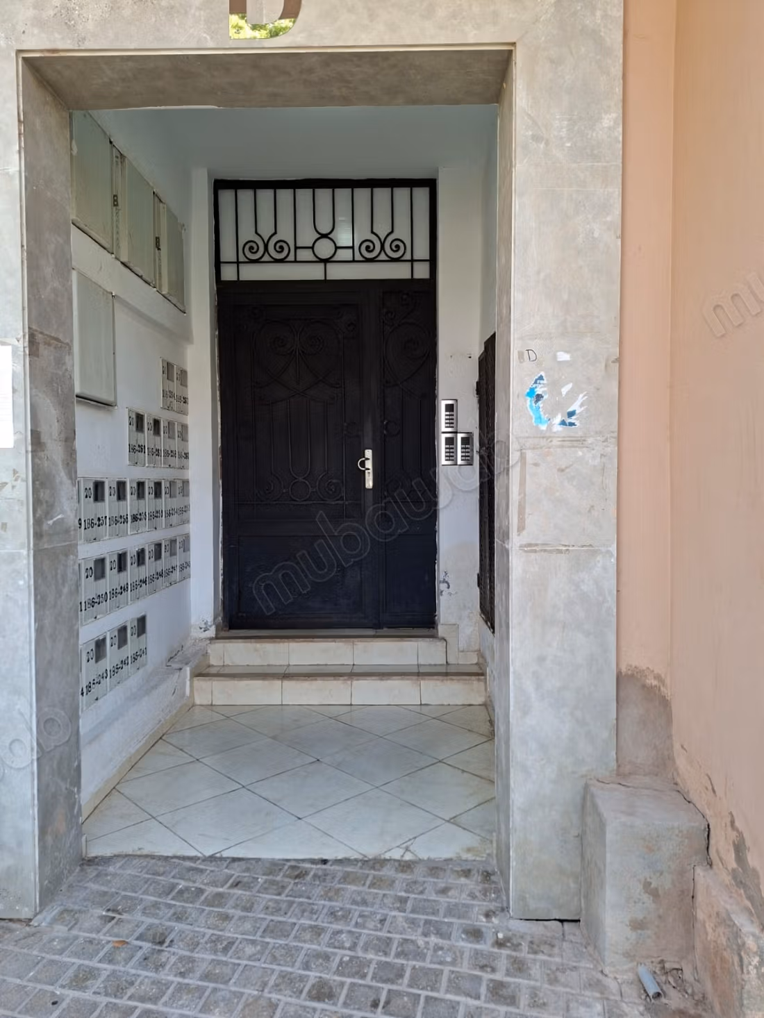 Affitta questo appartamento a Mabrouka. 2 camere da letto accoglienti. Ben arredato