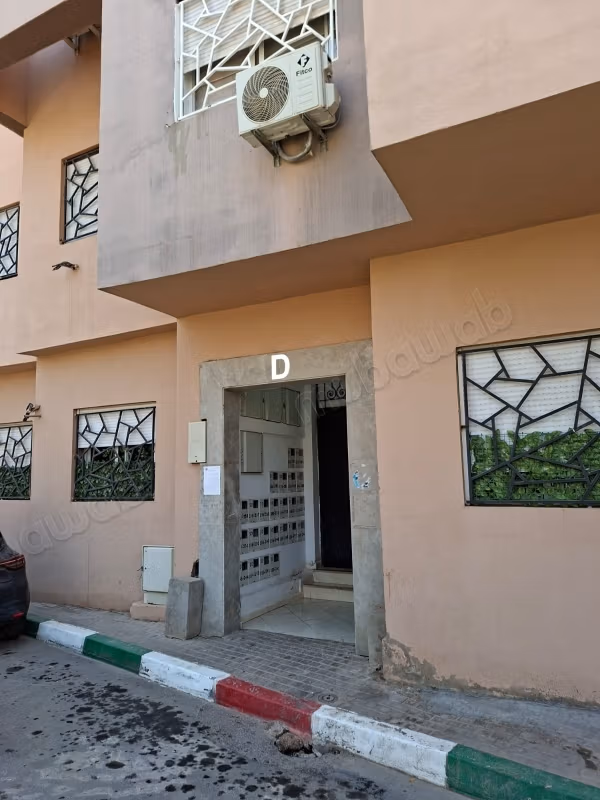 Affitta questo appartamento a Mabrouka. 2 camere da letto accoglienti. Ben arredato