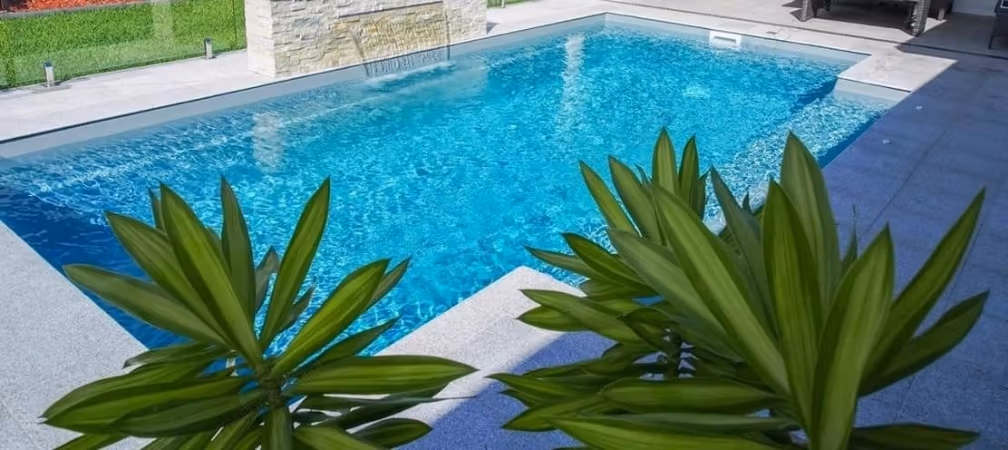Magnífico apartamento en venta en Tanja Balia. 4 habitaciones. 3 dormitorios, piscina, aparcamiento y doble acristalamiento. A 4 minutos de la estación de T.G.V