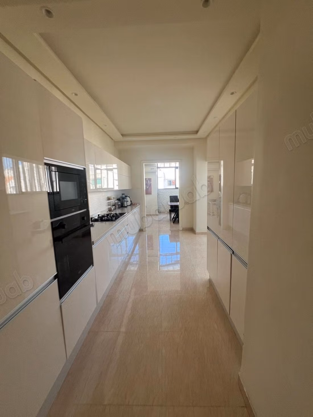 A louer beau Appt 220m2 3ch meublé Triangle d'Or