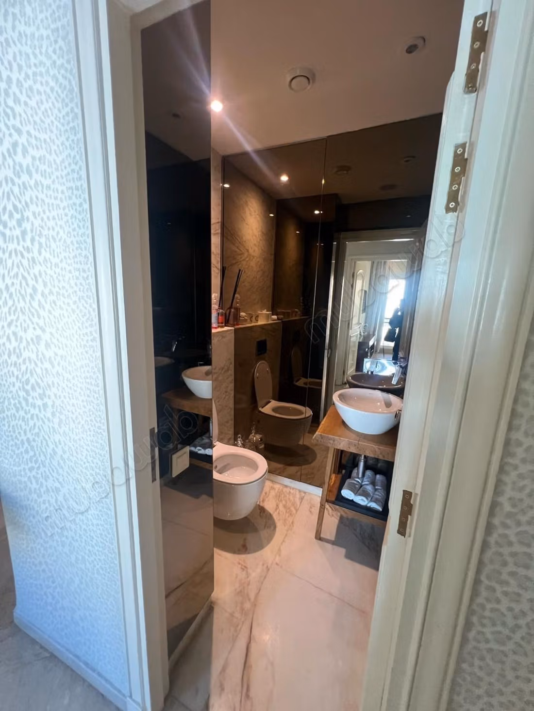 A louer beau Appt 220m2 3ch meublé Triangle d'Or