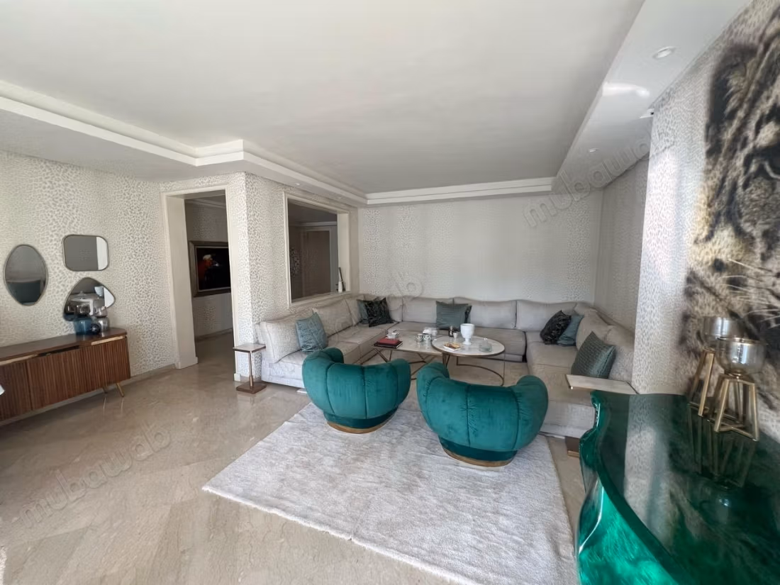 A louer beau Appt 220m2 3ch meublé Triangle d'Or
