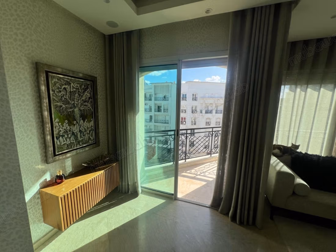 A louer beau Appt 220m2 3ch meublé Triangle d'Or