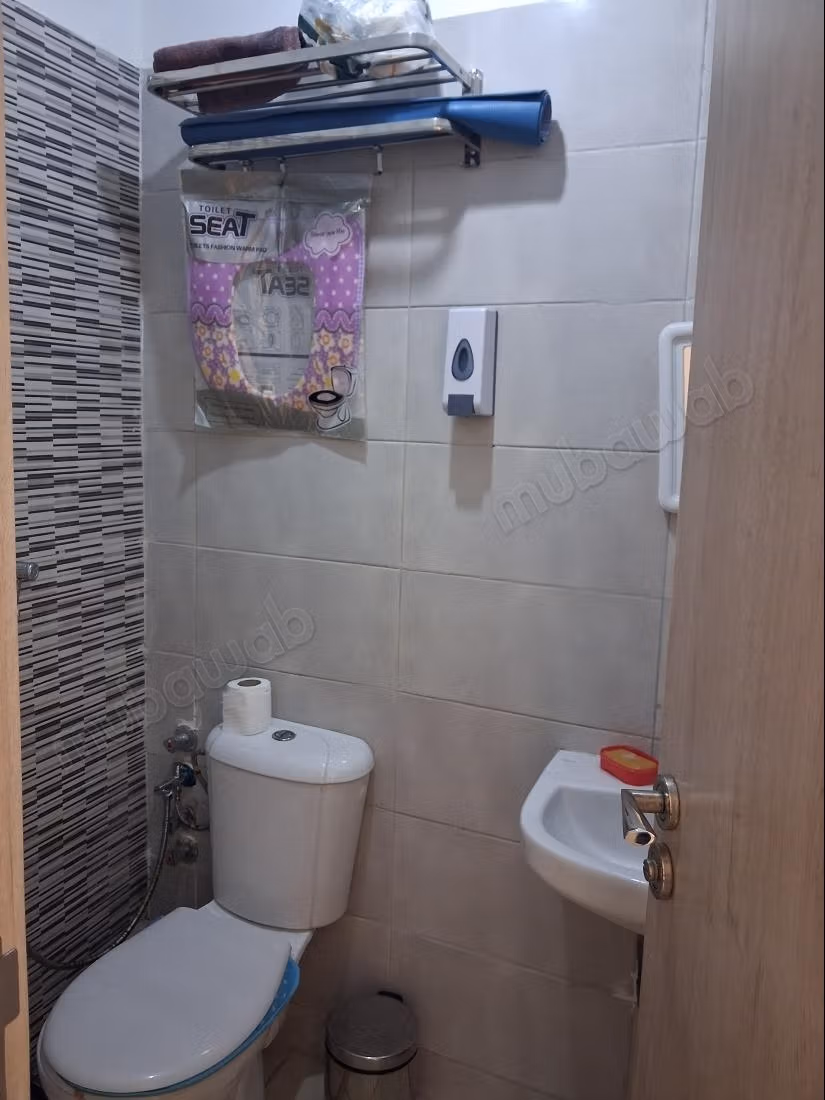 Superb apartment for rent in Al Kawtar. 3 rooms. Traditional lounge, general satellite dish