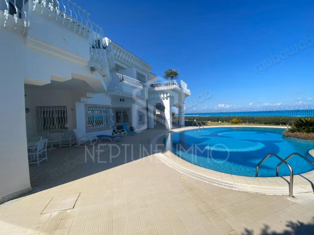 Villa de prestige avec vue imprenable sur la mer