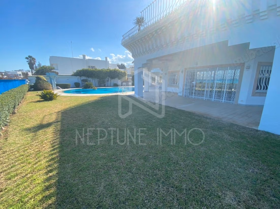 Villa de prestige avec vue imprenable sur la mer