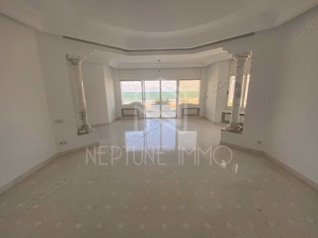 Villa de prestige avec vue imprenable sur la mer