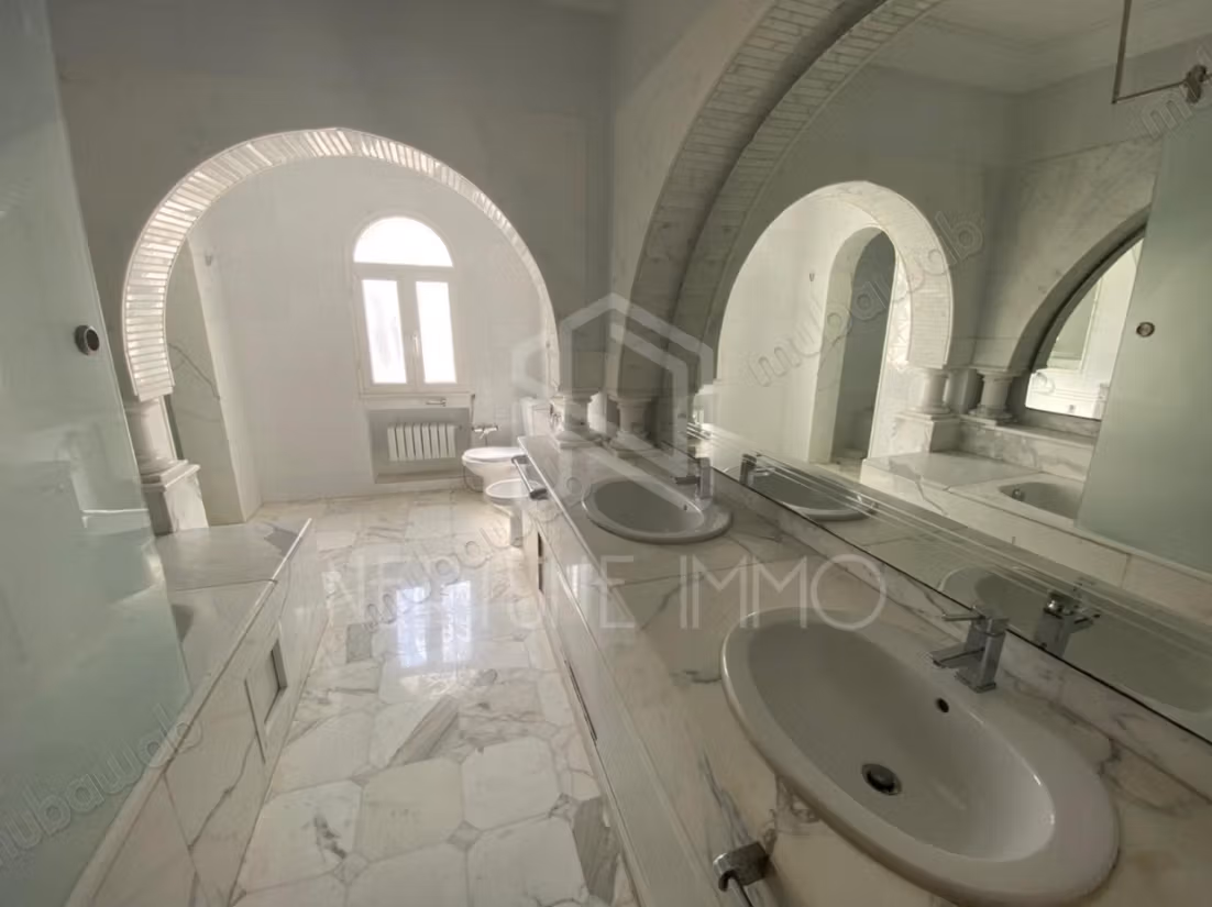 Villa de prestige avec vue imprenable sur la mer