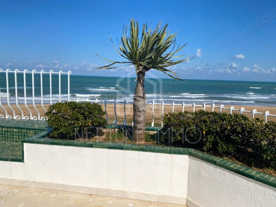 Villa de prestige avec vue imprenable sur la mer