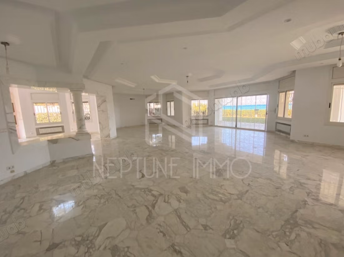 Villa de prestige avec vue imprenable sur la mer