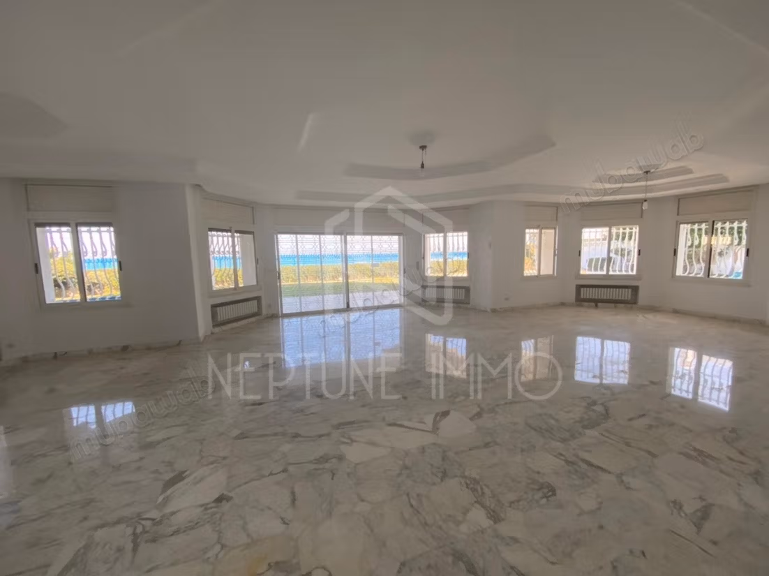 Villa de prestige avec vue imprenable sur la mer