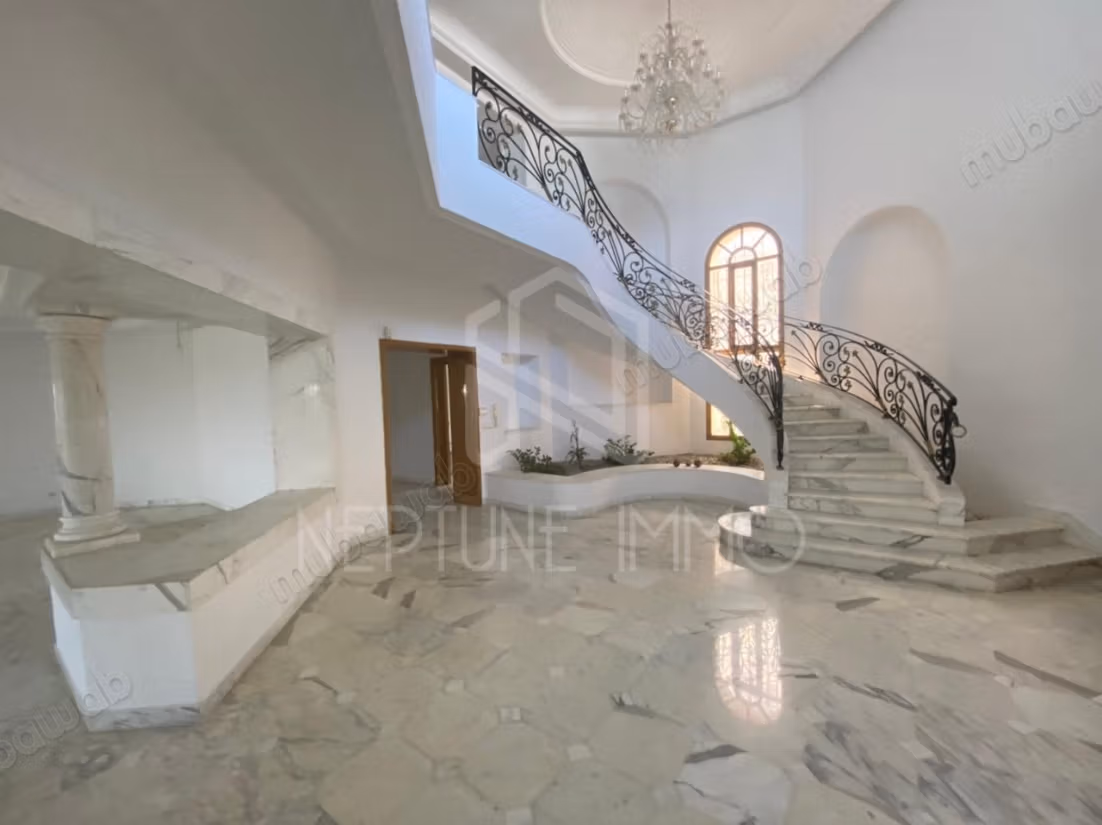Villa de prestige avec vue imprenable sur la mer
