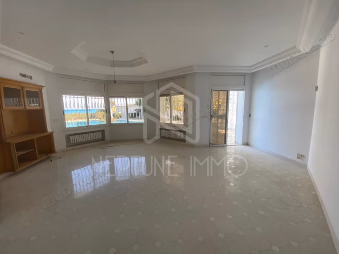 Villa de prestige avec vue imprenable sur la mer