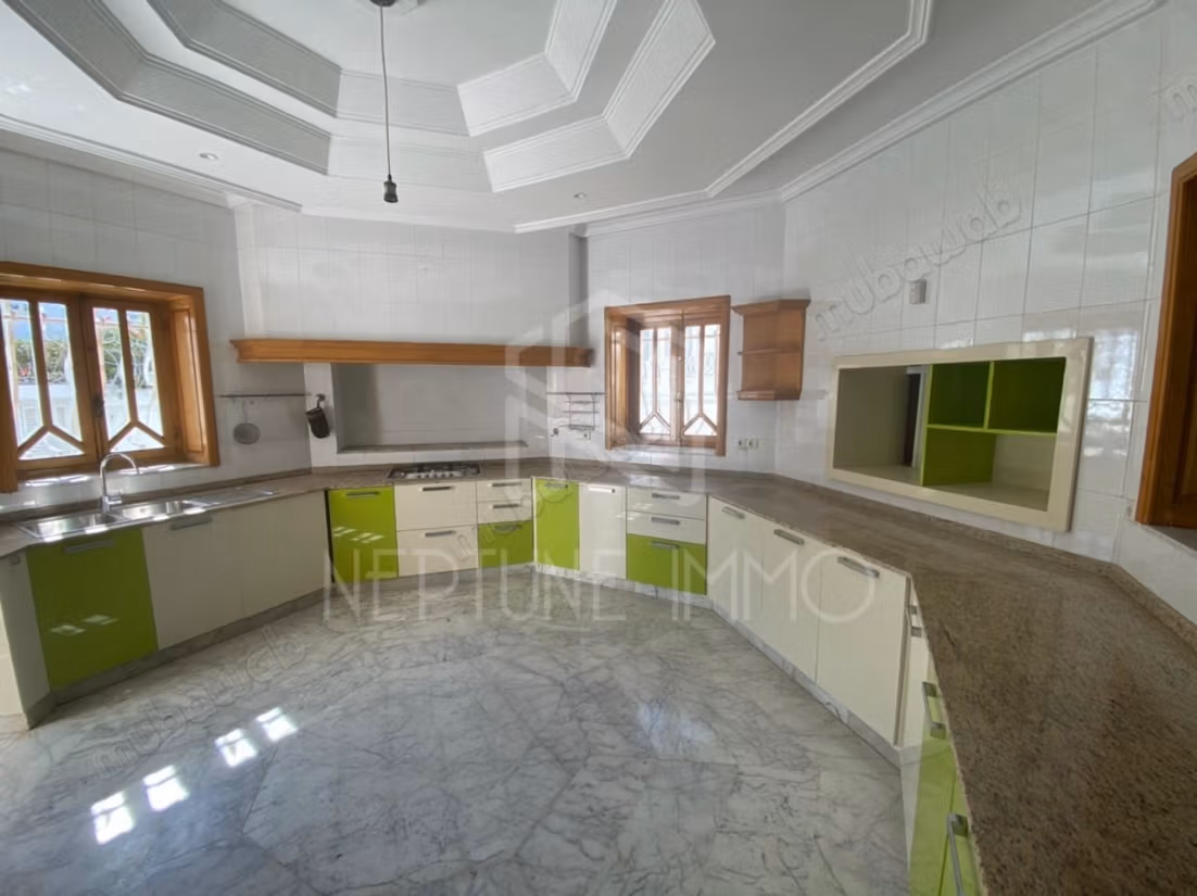 Villa de prestige avec vue imprenable sur la mer