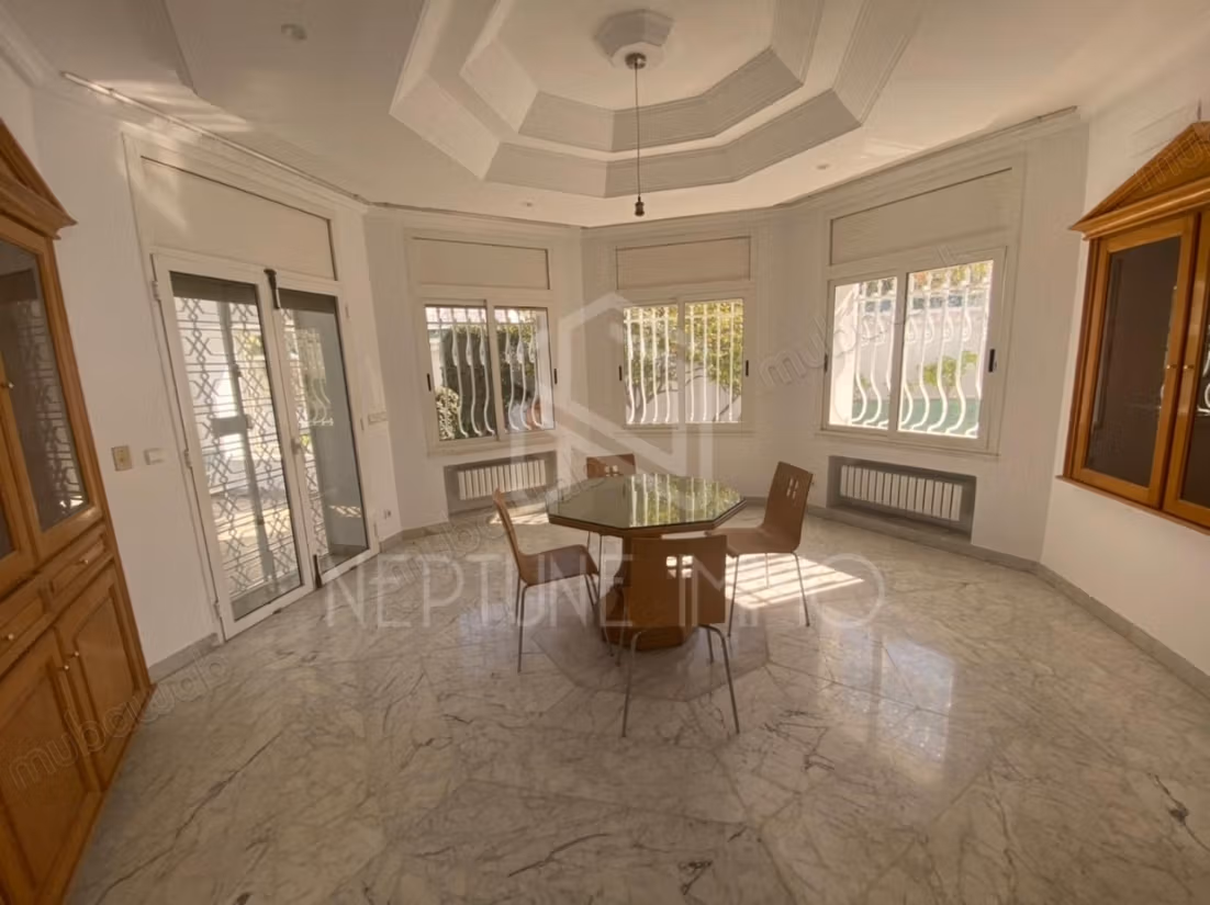 Villa de prestige avec vue imprenable sur la mer