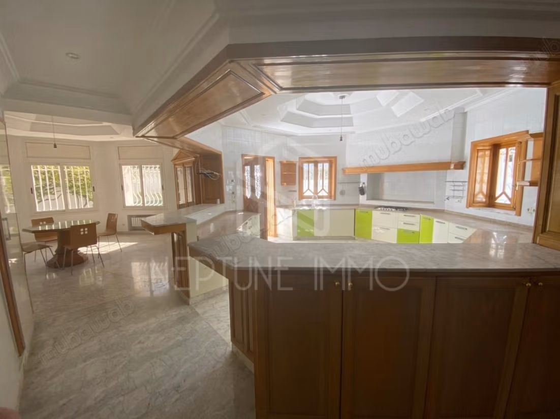 Villa de prestige avec vue imprenable sur la mer