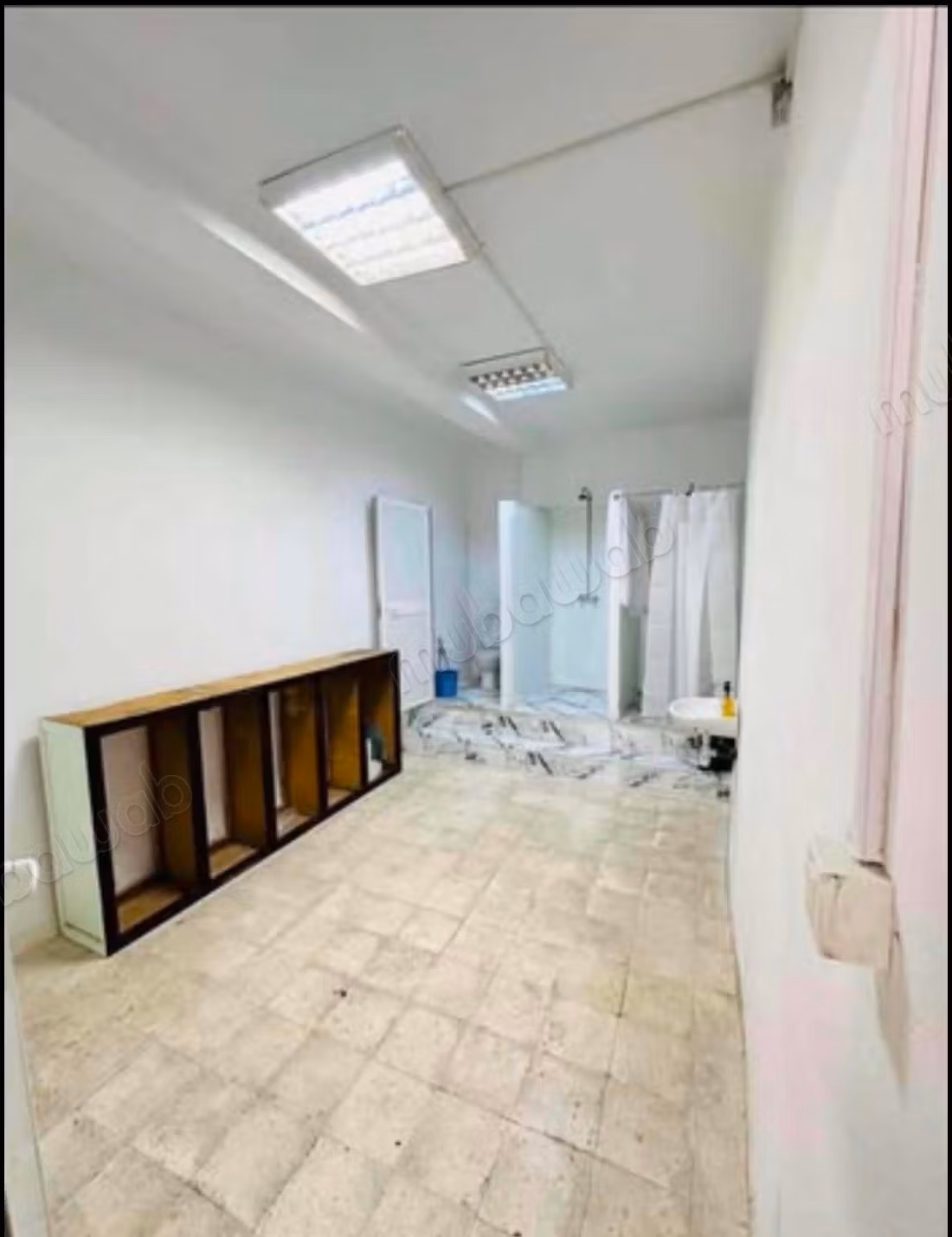 Local commercial 300 m² à louer