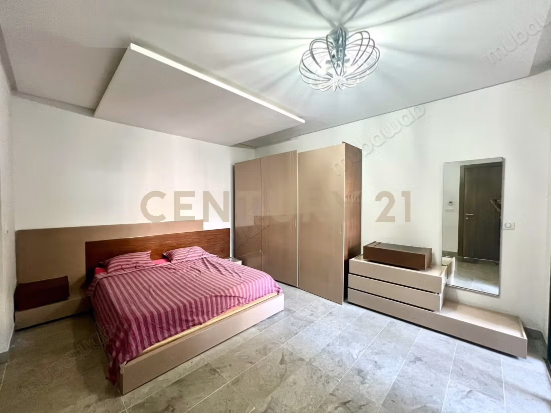 A vendre un S3 de 174 m² situé à Cité Ennasr 2