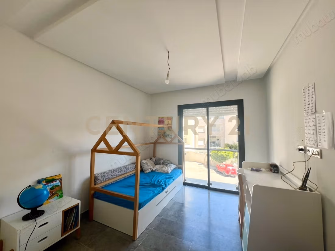 A vendre un S3 de 174 m² situé à Cité Ennasr 2