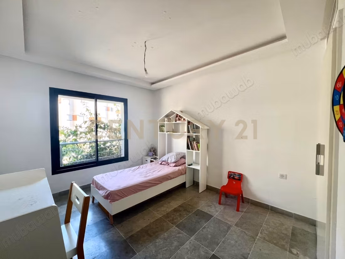 A vendre un S3 de 174 m² situé à Cité Ennasr 2