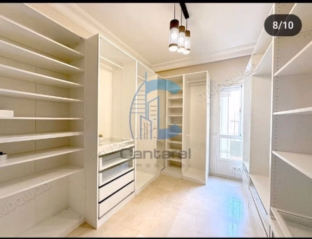Semi-gemeubileerd appartement te koop in Racine