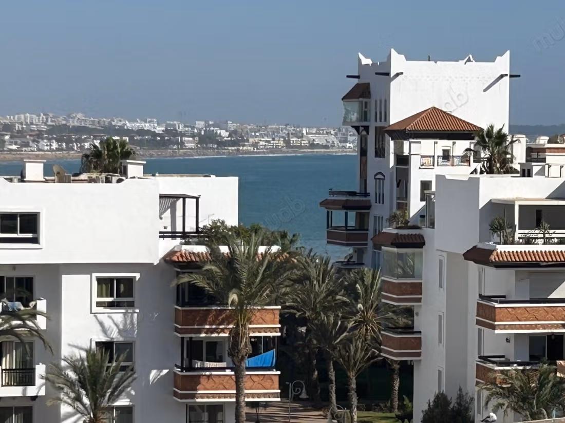 شقة موديرن مفروشة بالكامل مطلة على البحر والمارينا