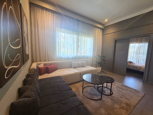 Gerenoveerd gemeubileerd appartement nabij Paul