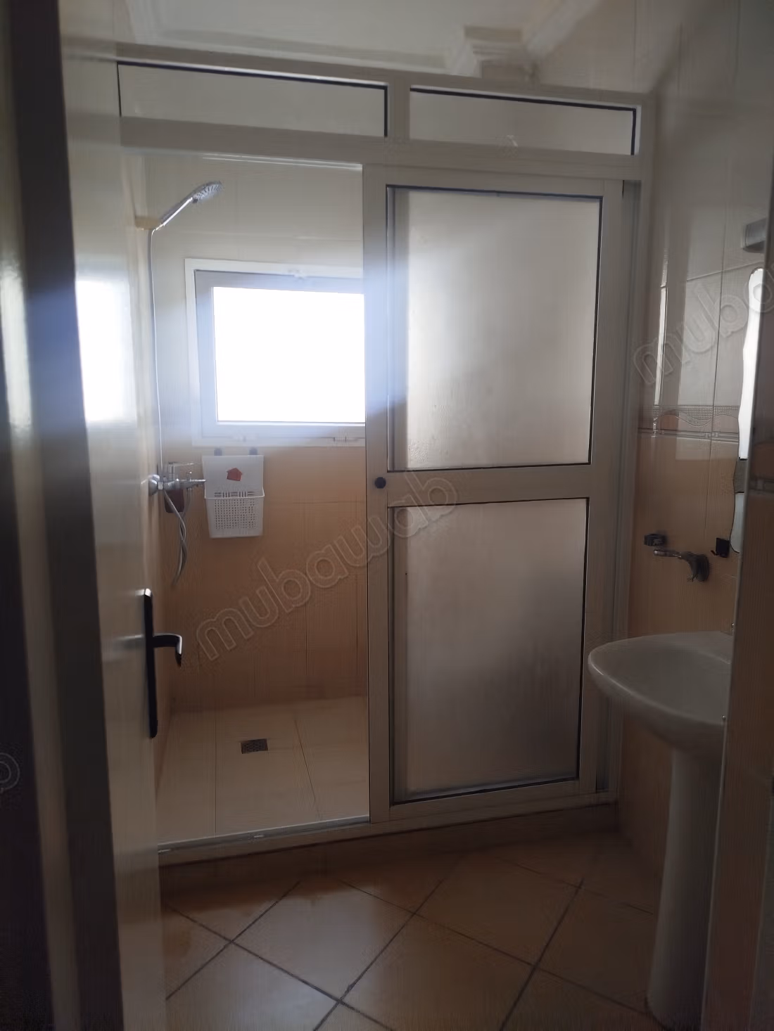 Apartamentos en alquiler en Martil. Superficie total de 70 m². puerta resistente, salón marroquí tradicional