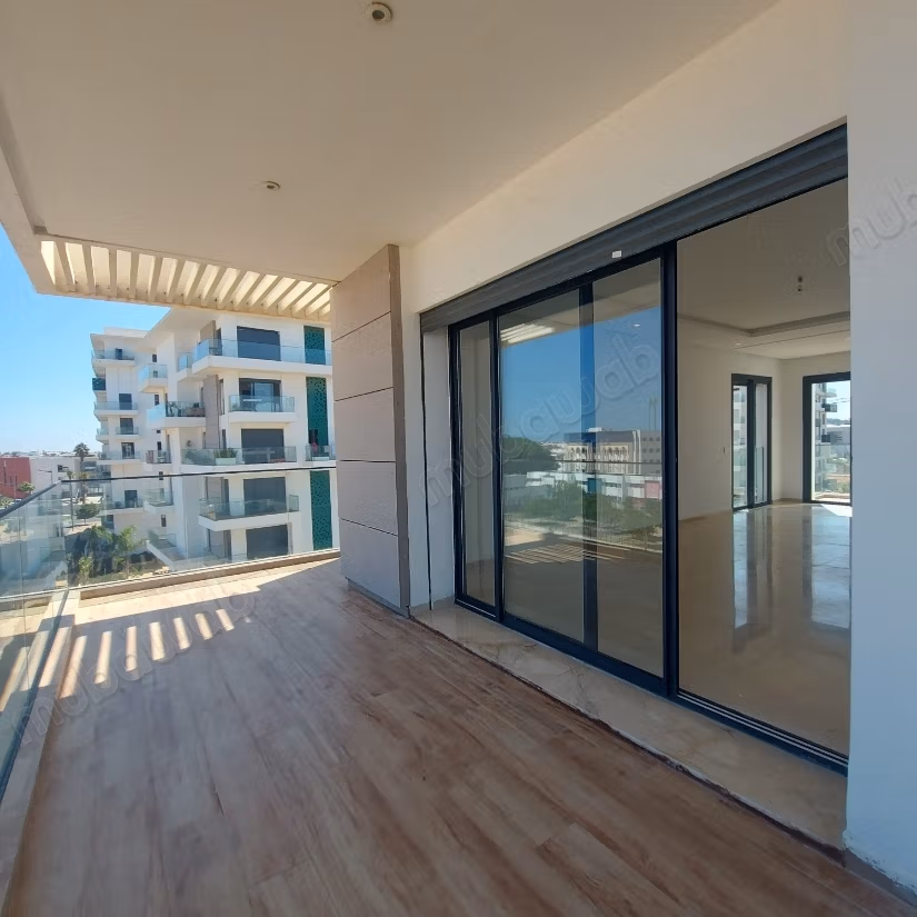 For rent – Superb new apartment with sea view