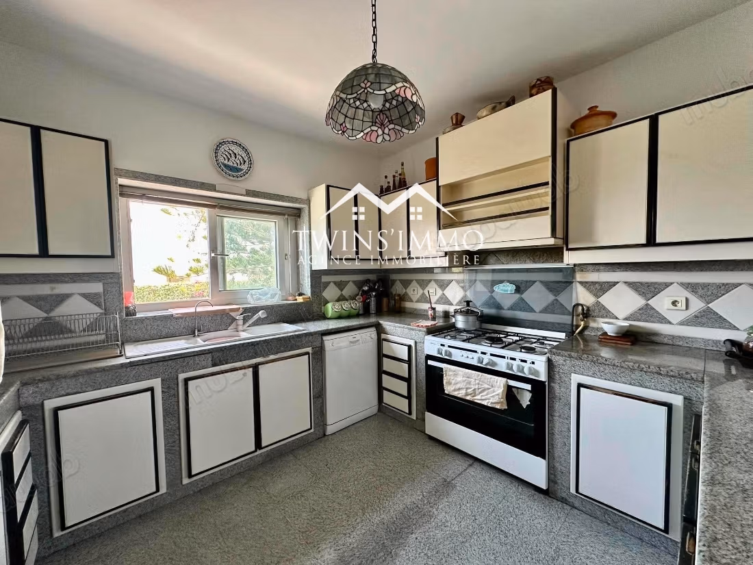 Large furnished villa in La Marsa