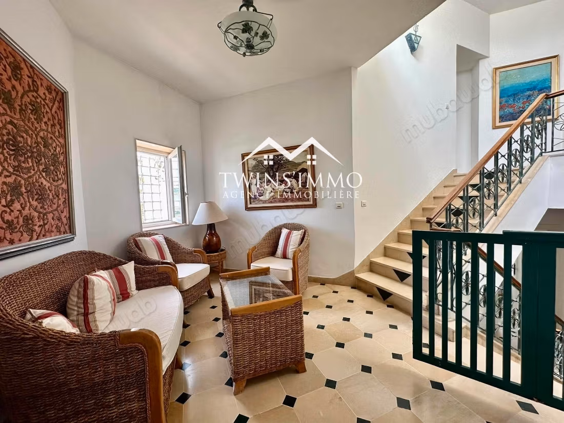Large furnished villa in La Marsa