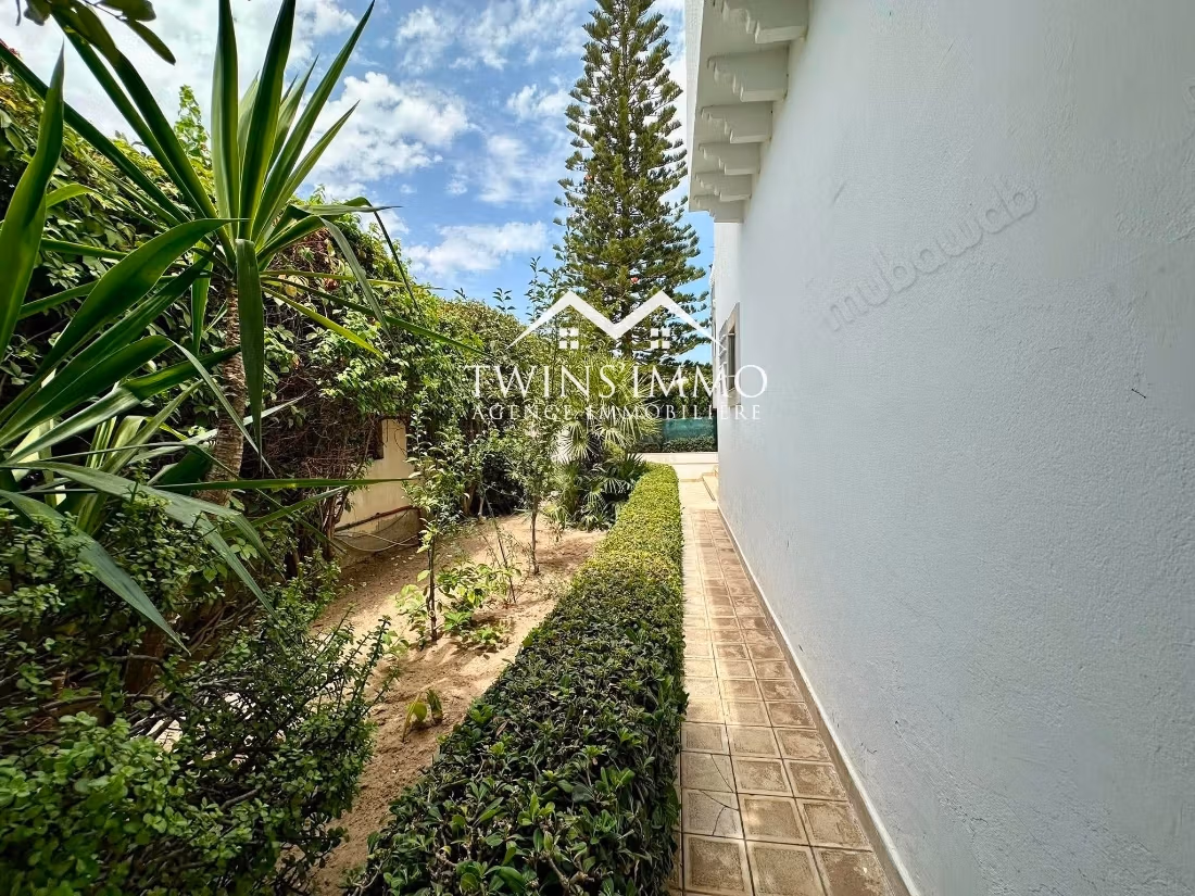 Large furnished villa in La Marsa